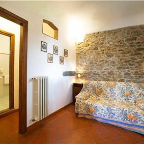A selection of 2-3 bedroom apartments with shared pool near Florence, Sleeps 4-6